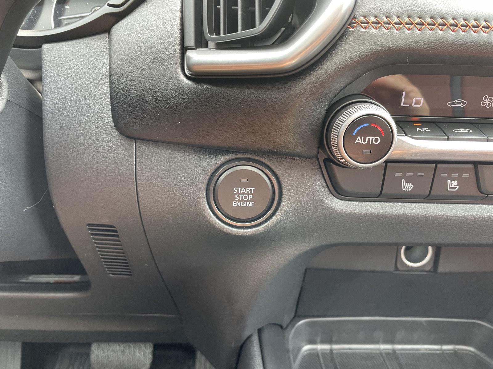 Vehicle photo 24