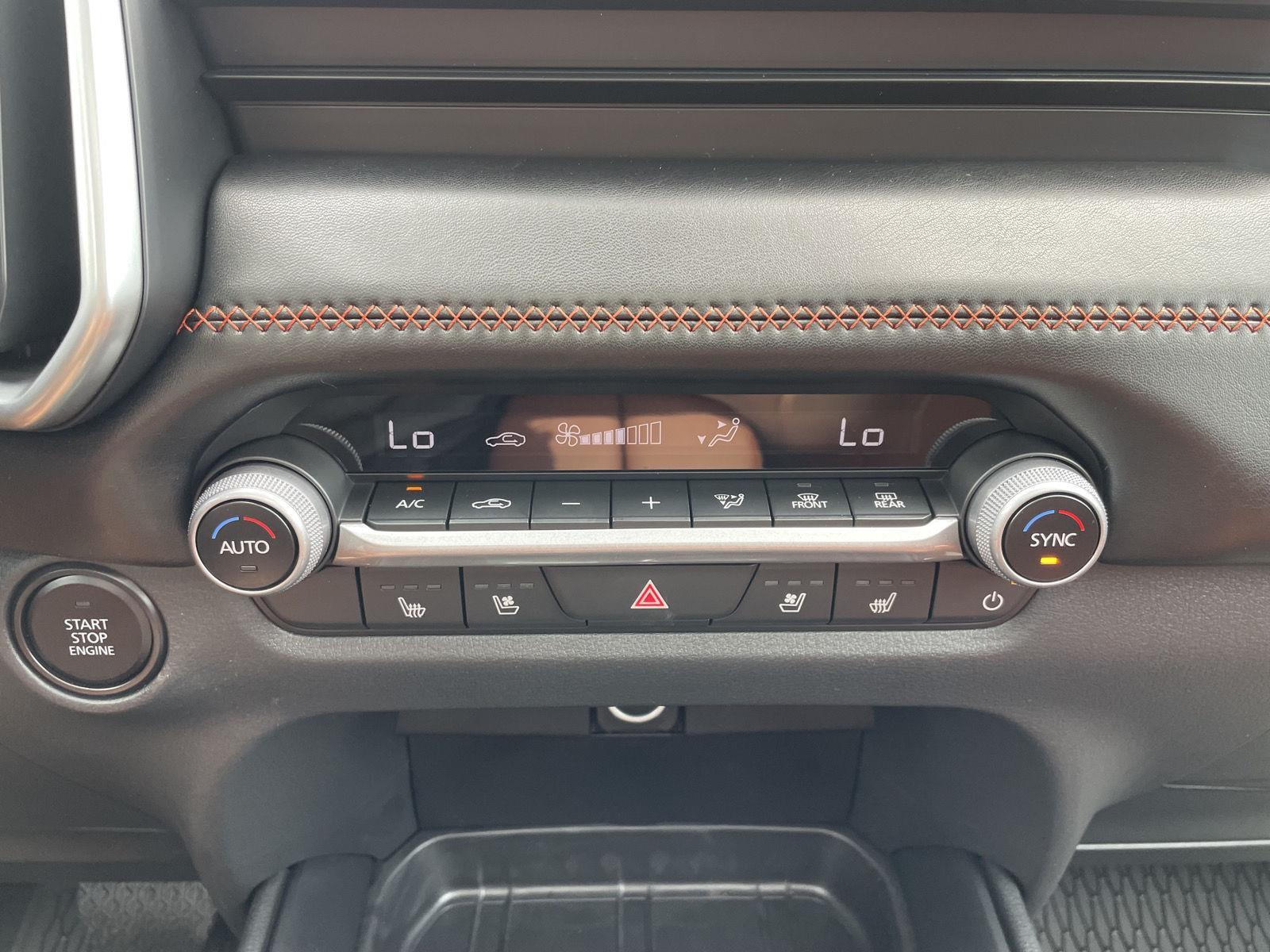 Vehicle photo 25