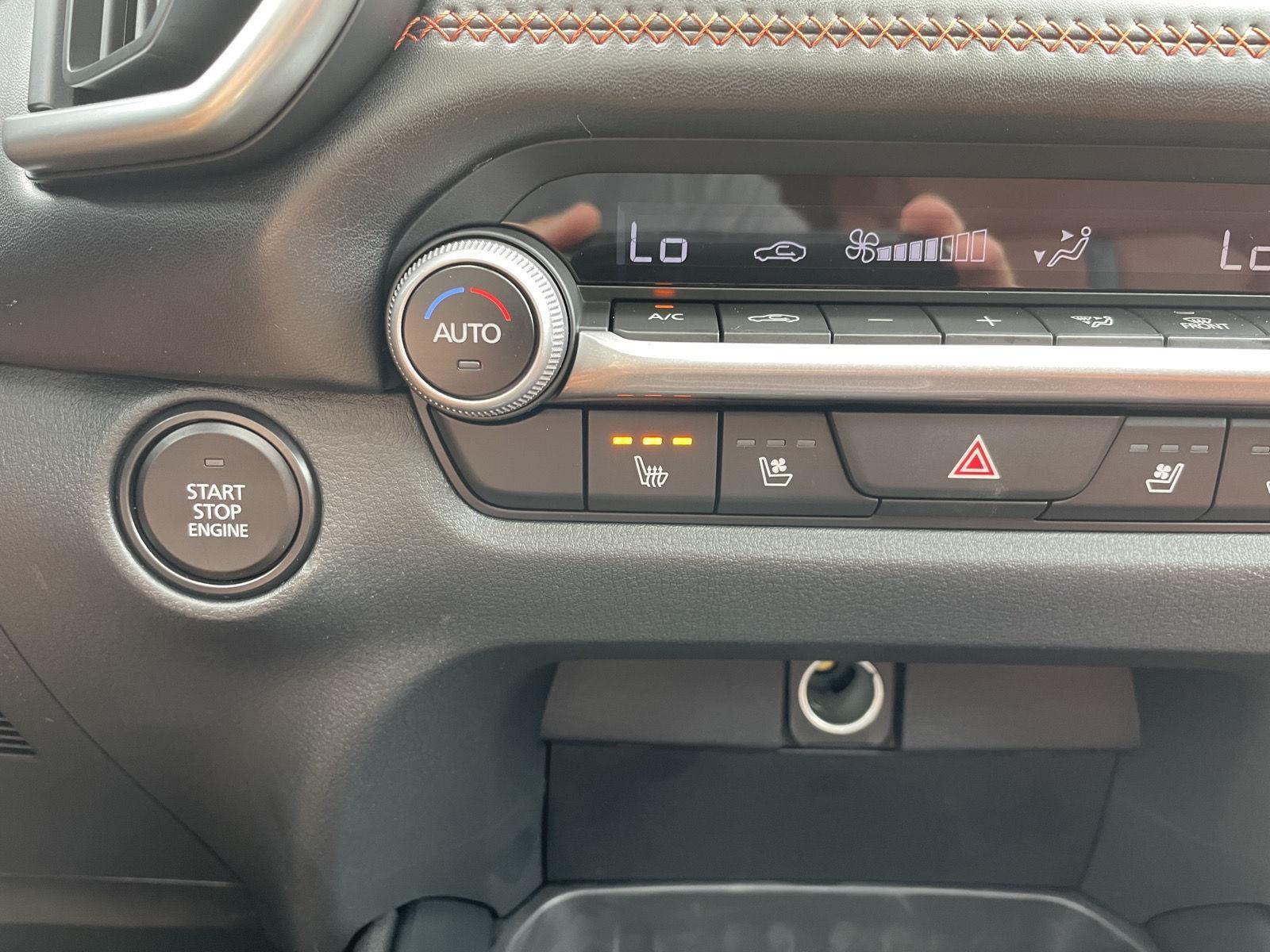 Vehicle photo 26
