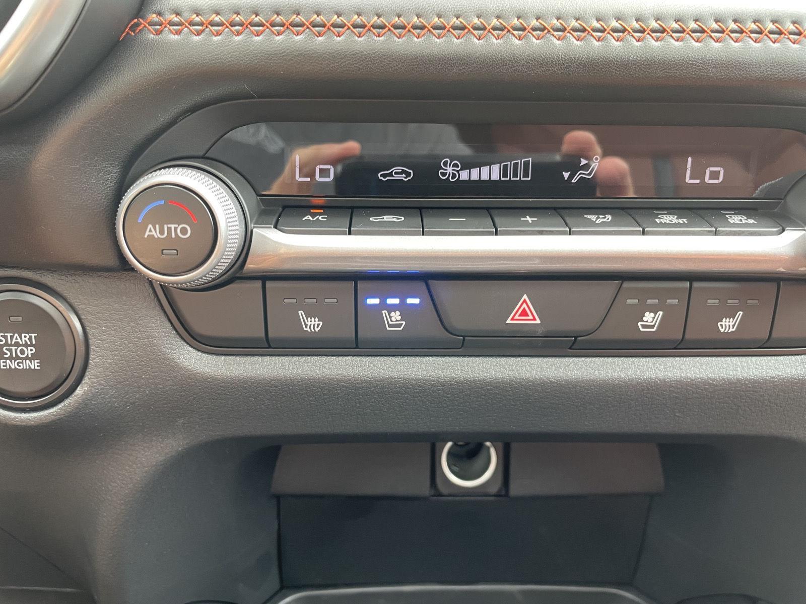 Vehicle photo 27
