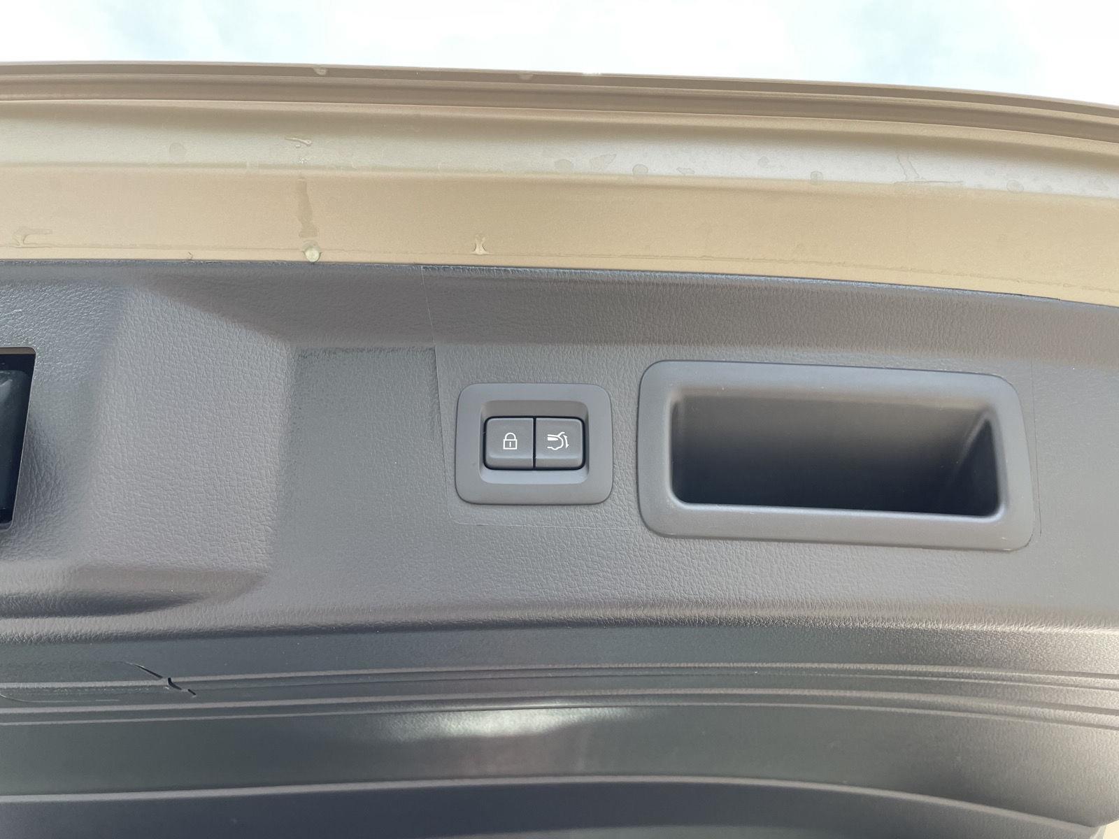 Vehicle photo 36