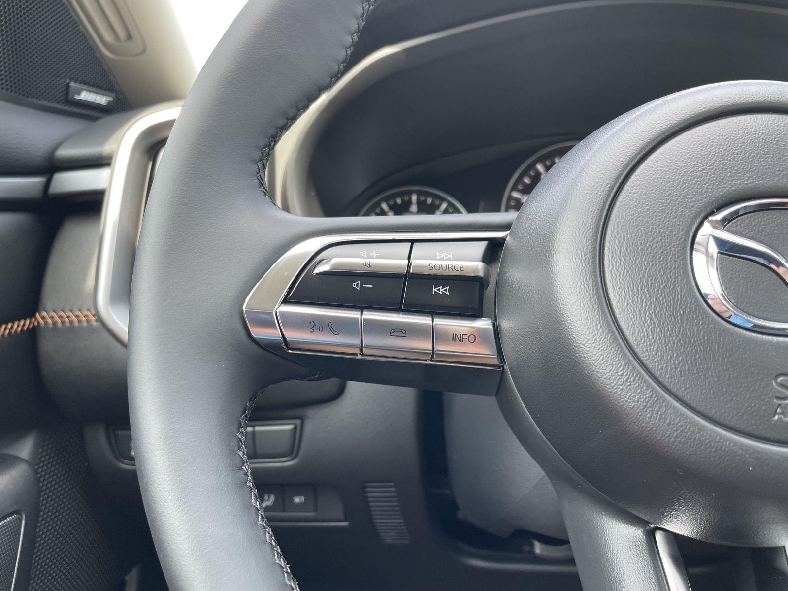 Vehicle photo 12