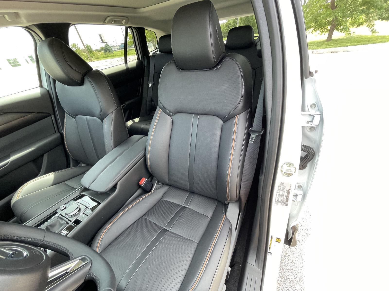 Vehicle photo 17