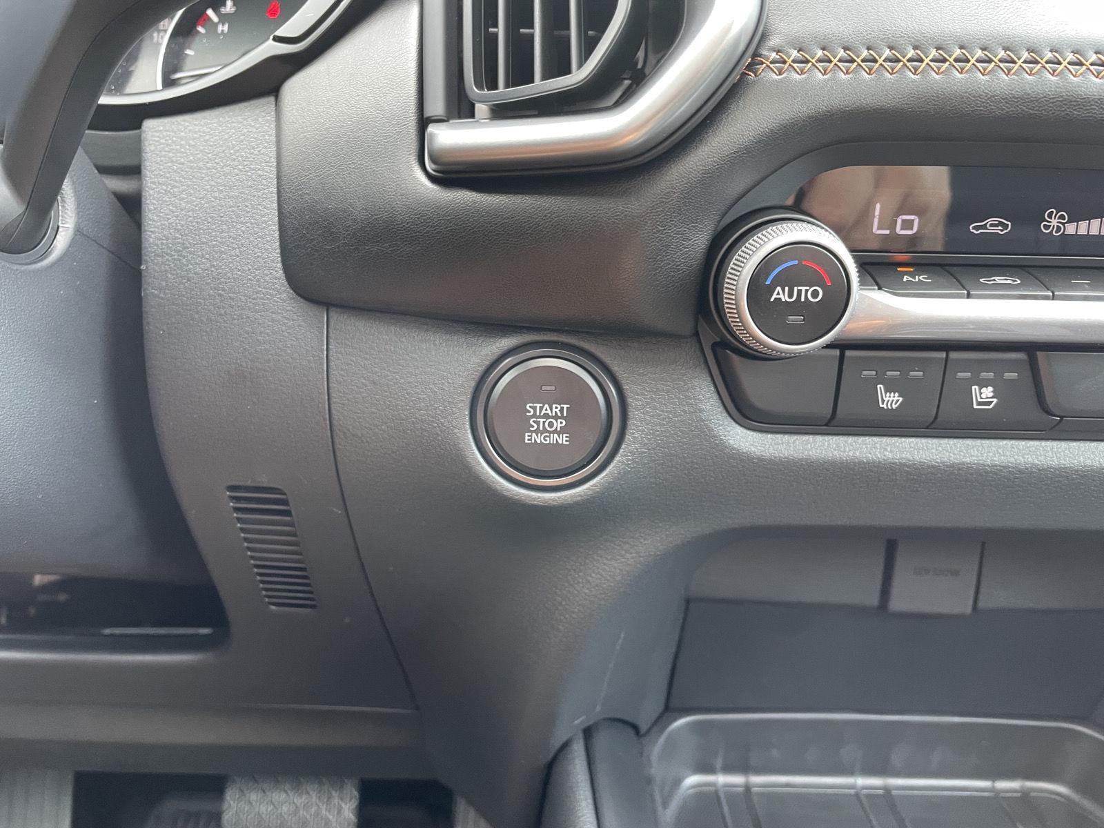 Vehicle photo 24