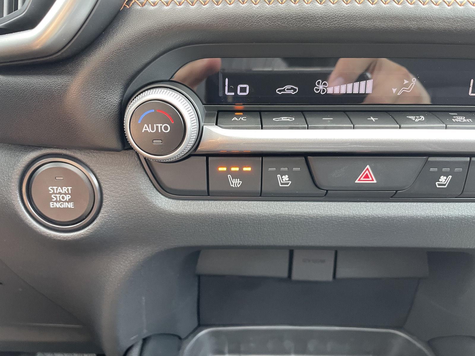 Vehicle photo 26