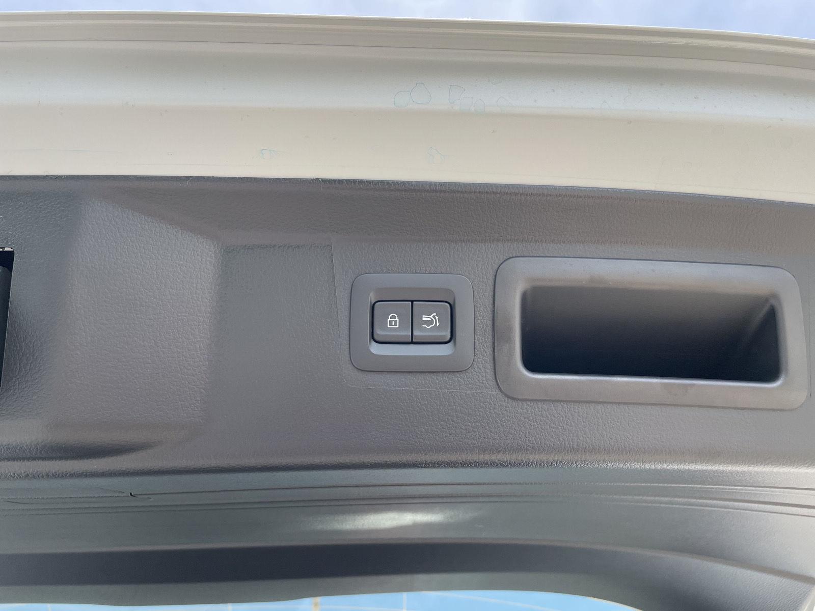 Vehicle photo 36