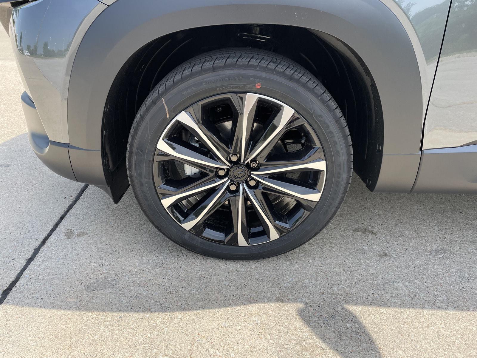 Vehicle photo 10