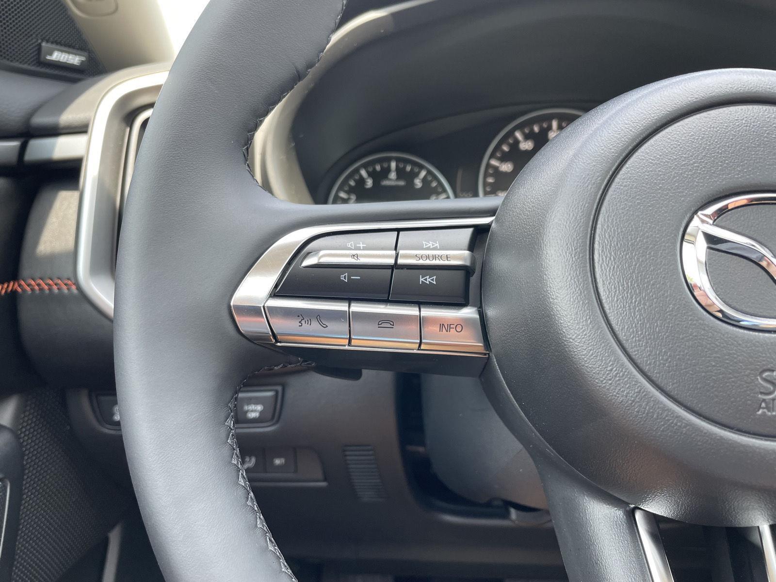 Vehicle photo 12