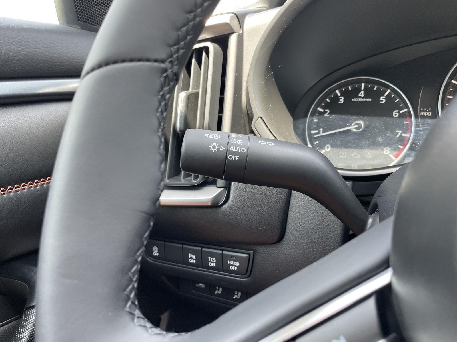 Vehicle photo 15