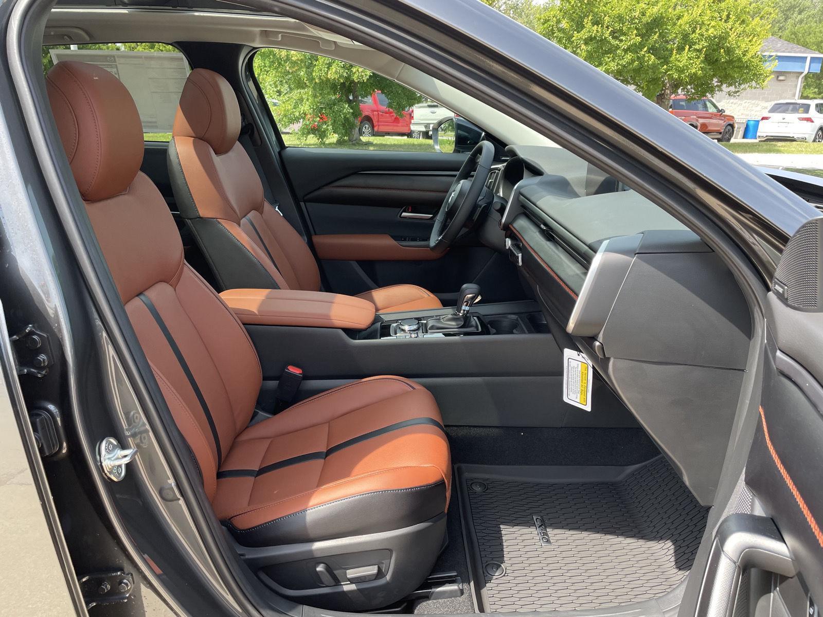 Vehicle photo 18