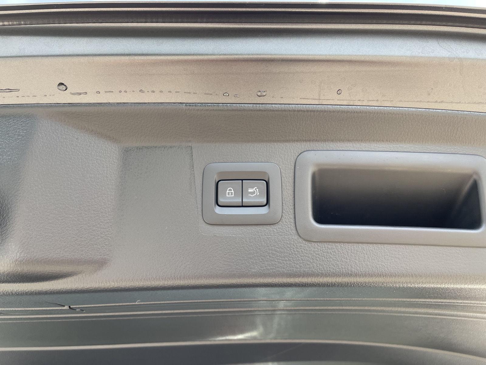 Vehicle photo 36