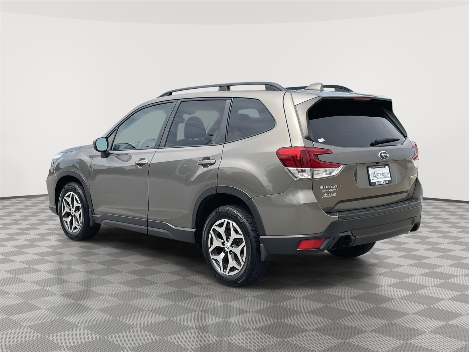 Vehicle photo 9