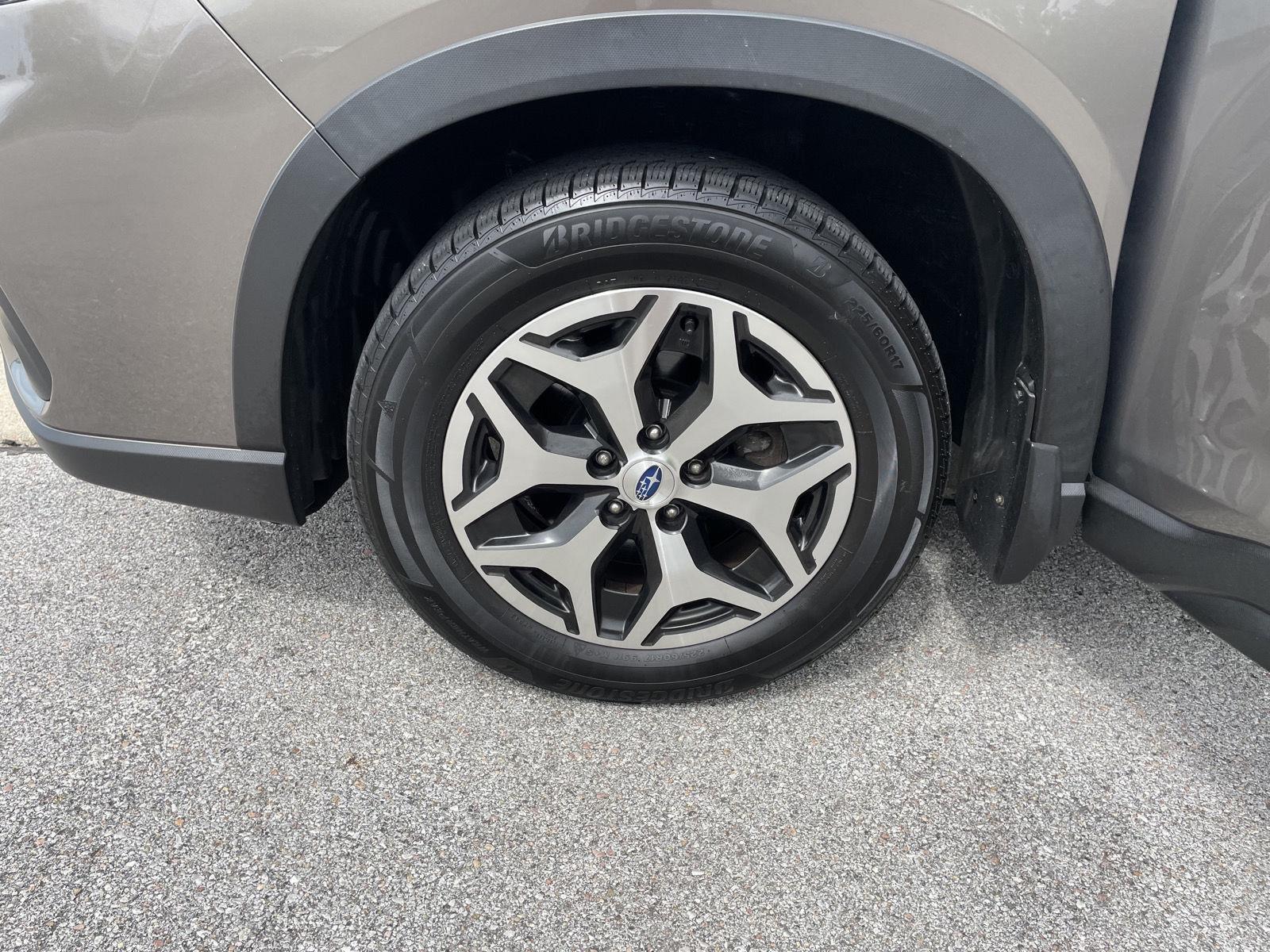 Vehicle photo 10
