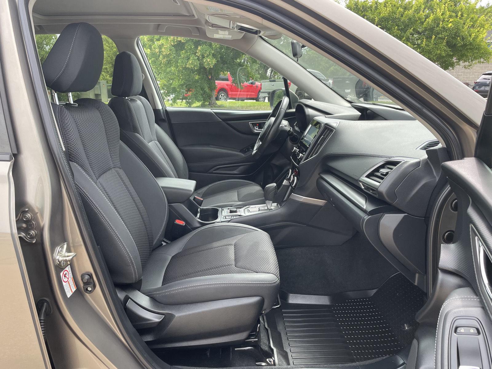 Vehicle photo 19