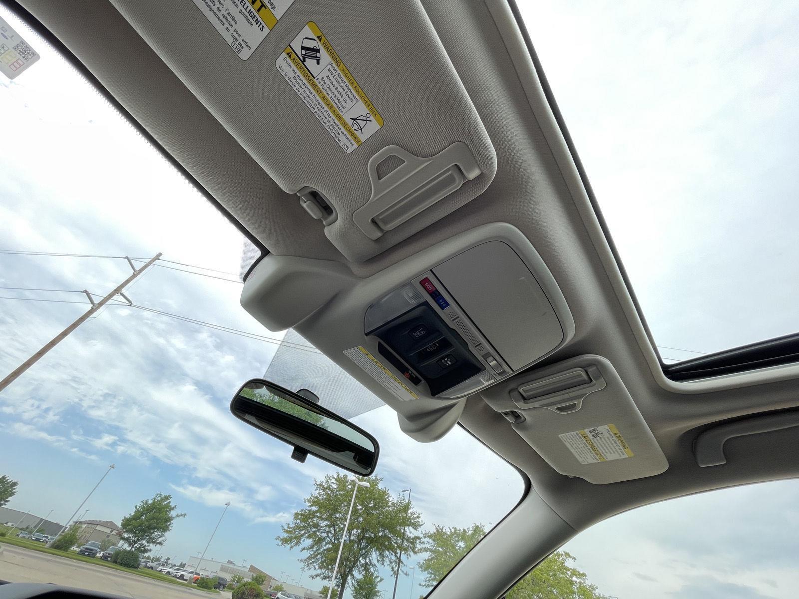 Vehicle photo 21