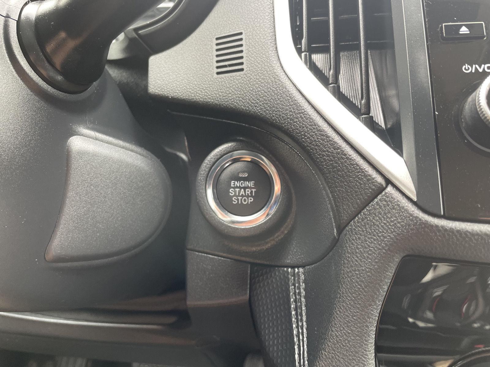 Vehicle photo 25