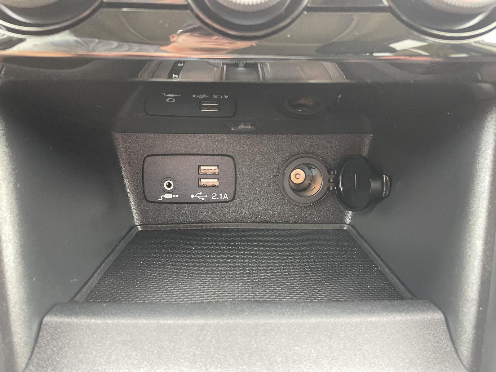 Vehicle photo 29