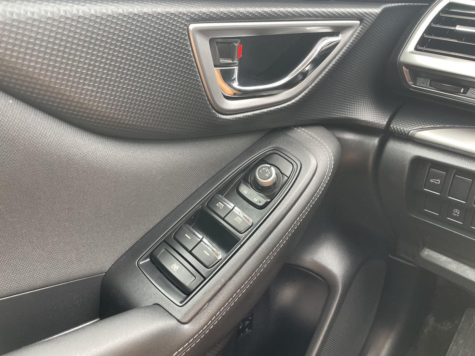 Vehicle photo 30