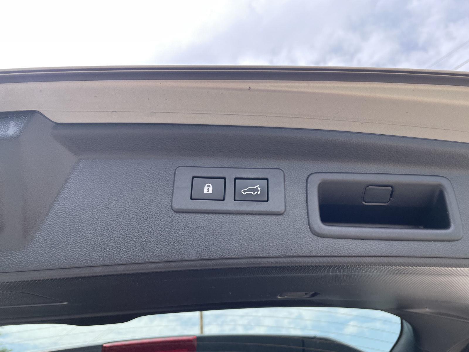 Vehicle photo 37