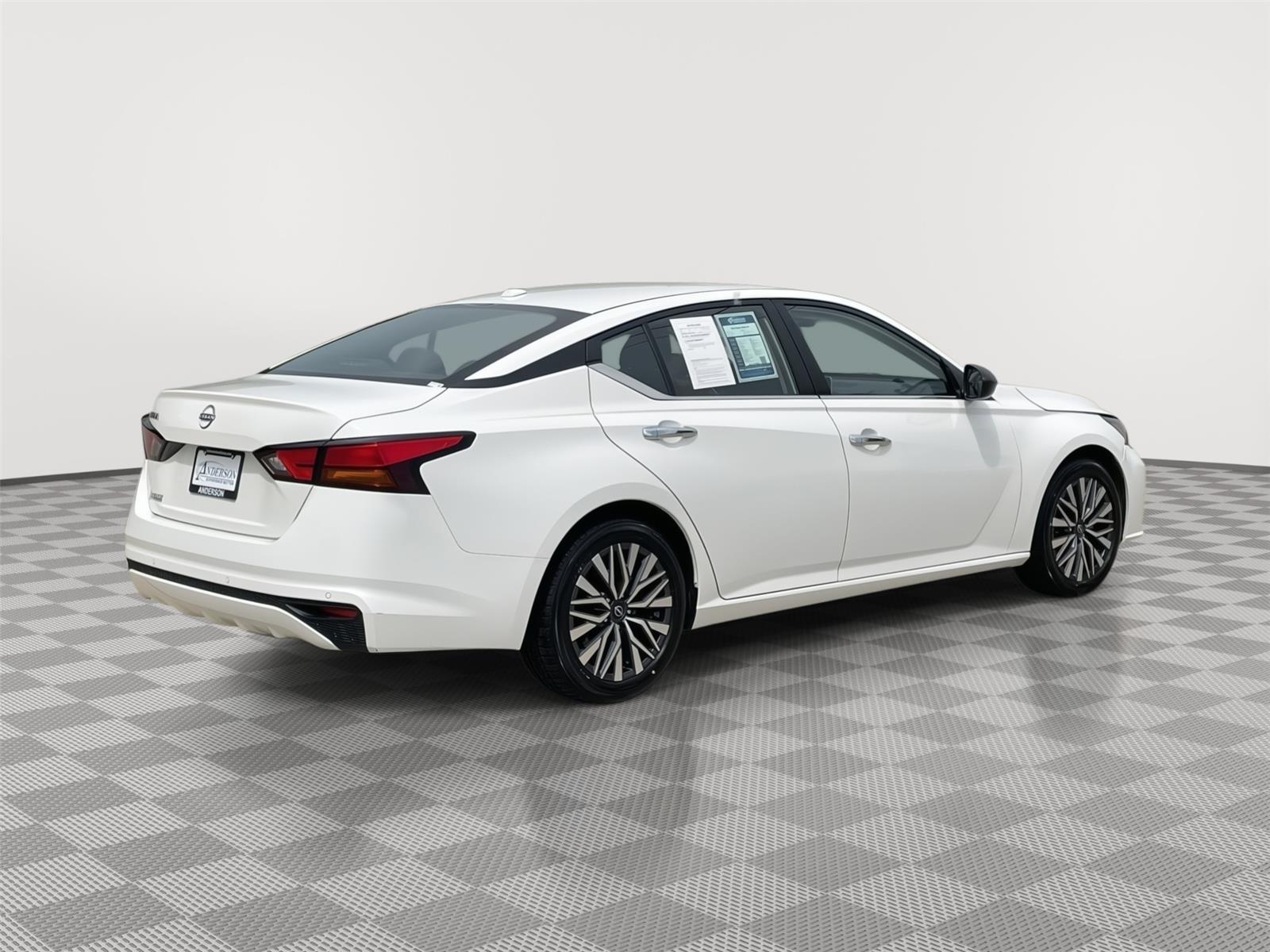 Vehicle photo 7
