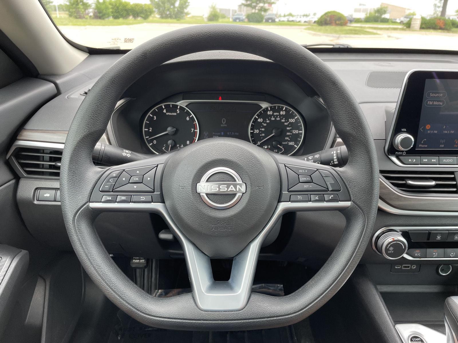 Vehicle photo 12