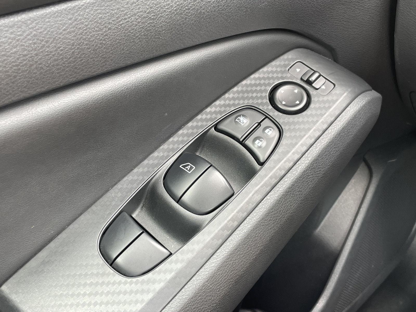 Vehicle photo 16