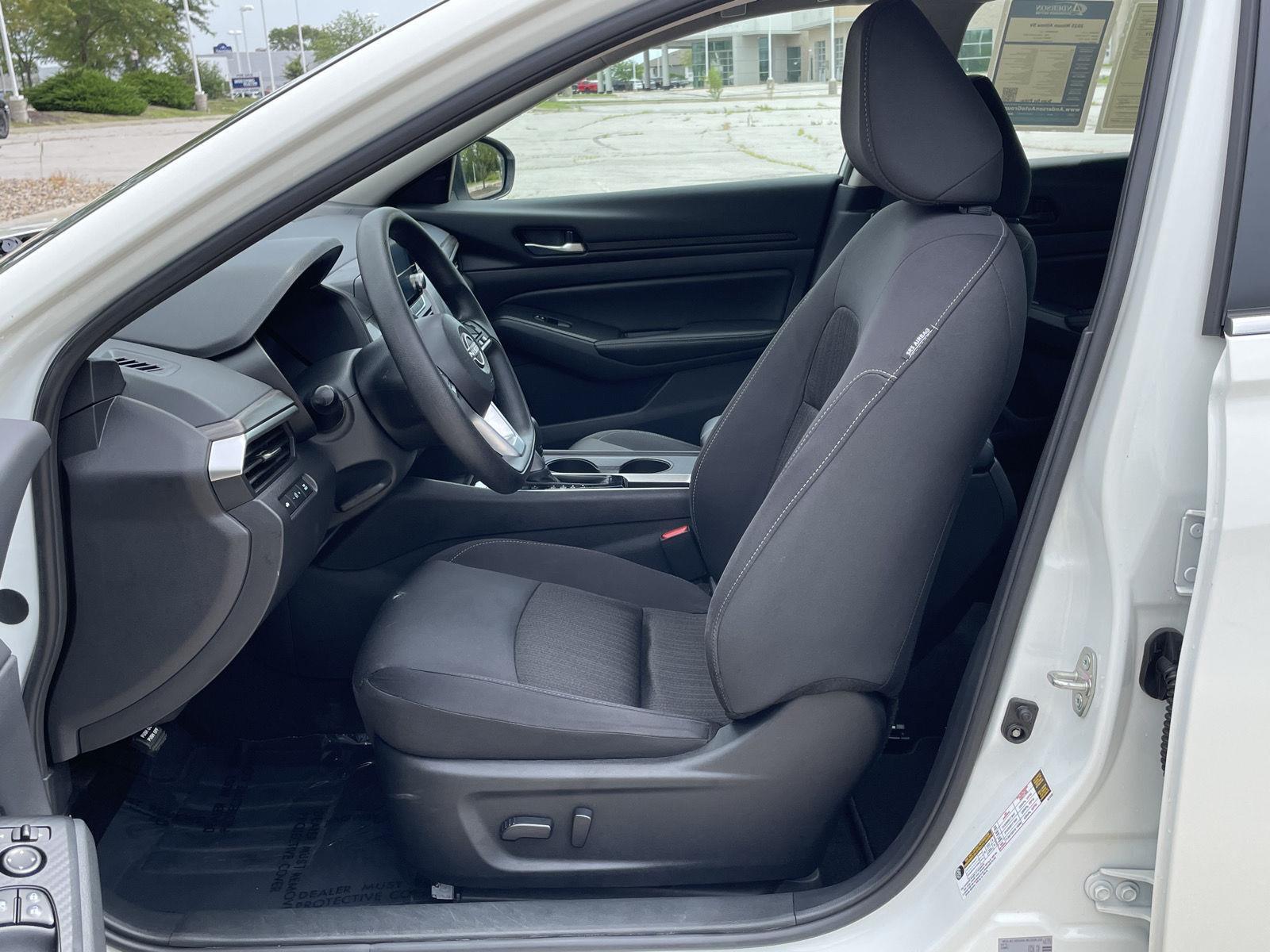 Vehicle photo 17