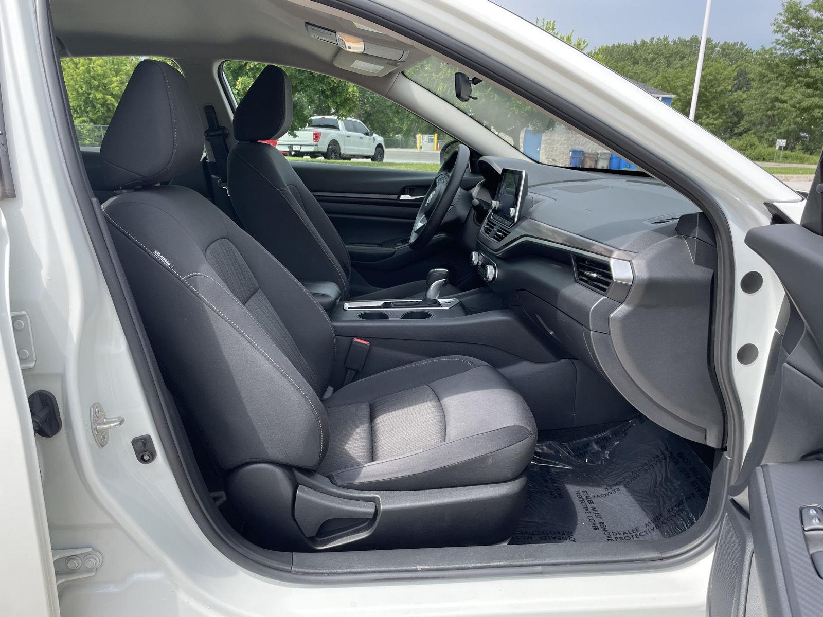 Vehicle photo 19