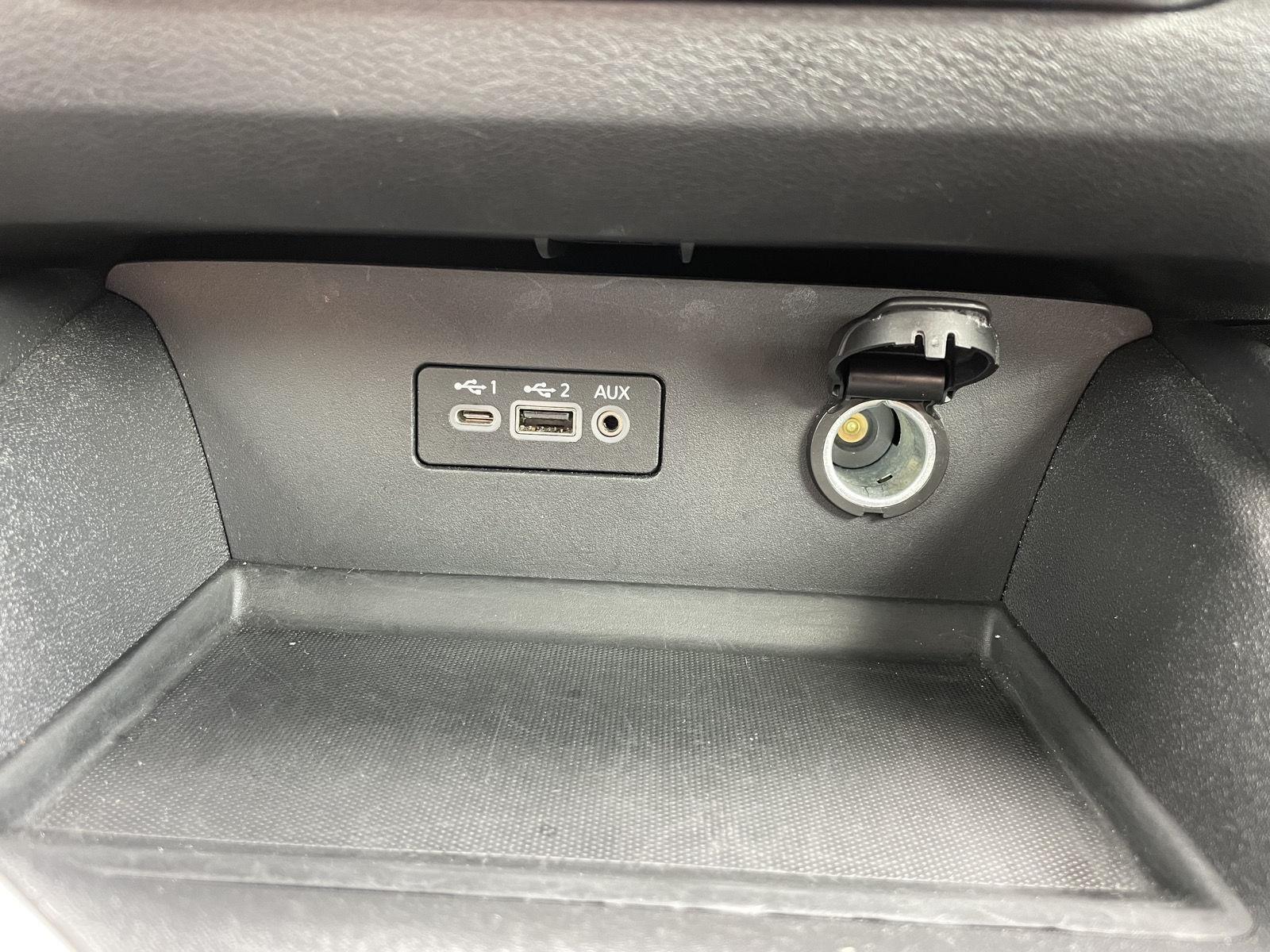 Vehicle photo 25