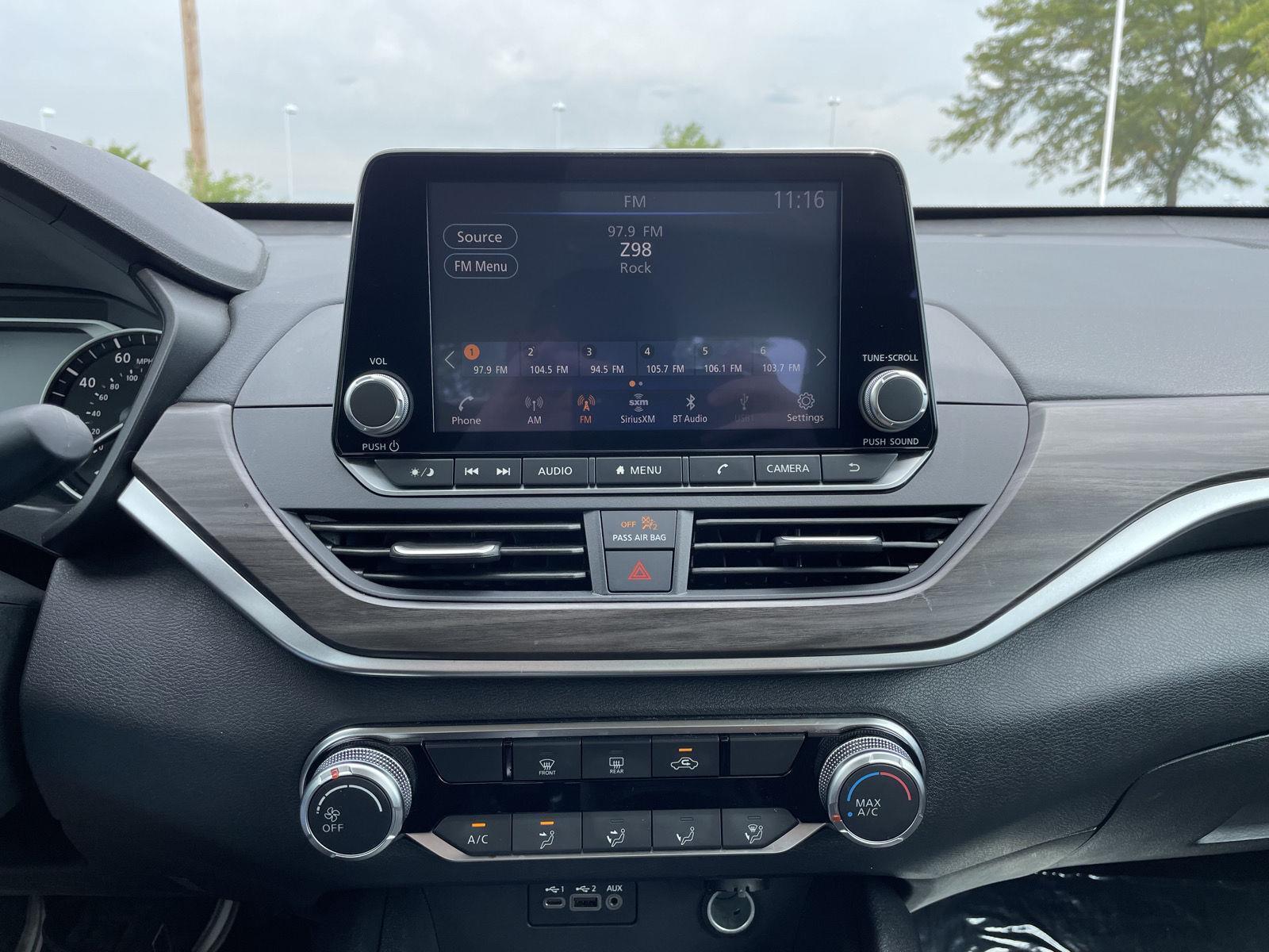 Vehicle photo 26