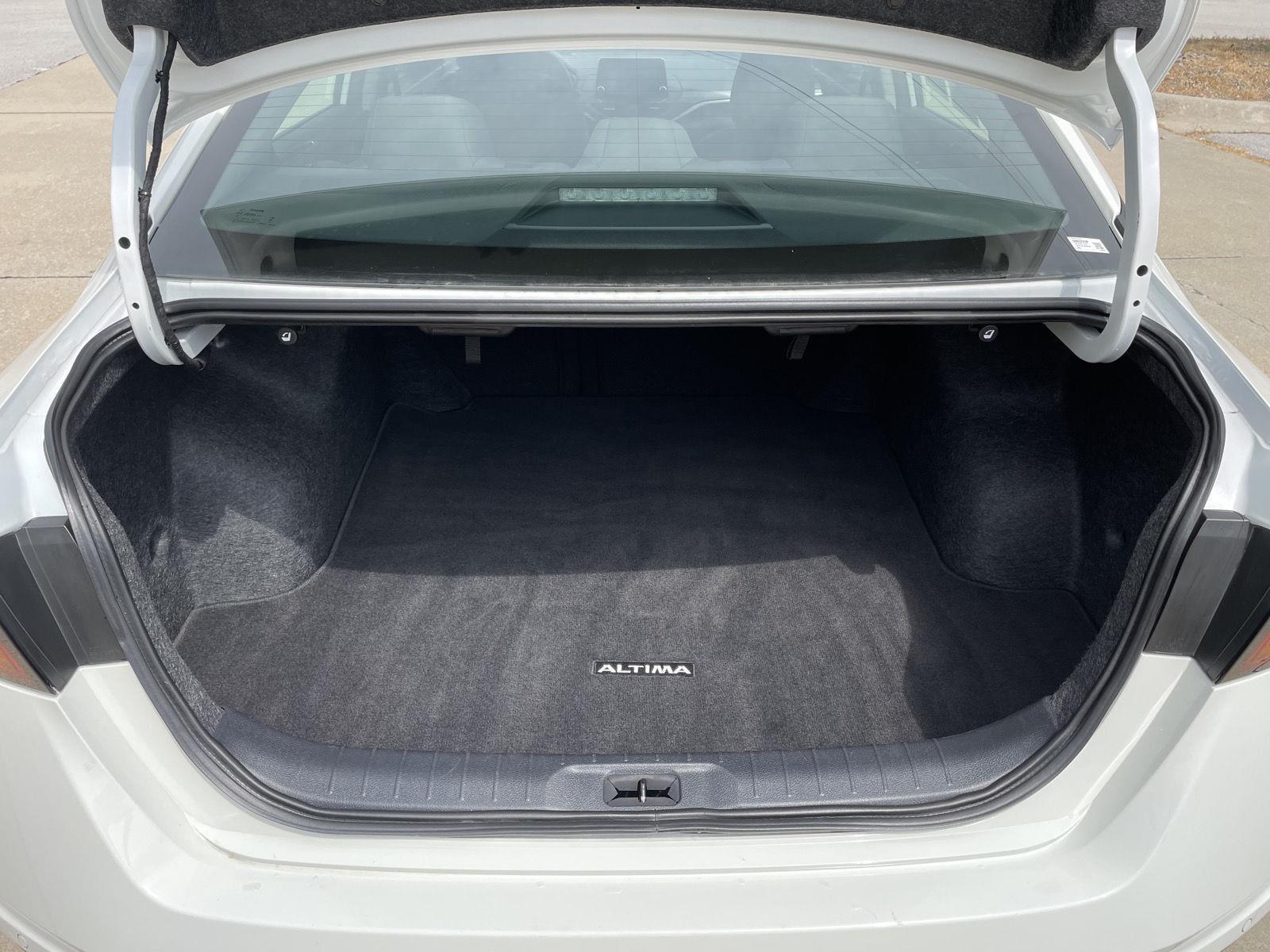 Vehicle photo 33