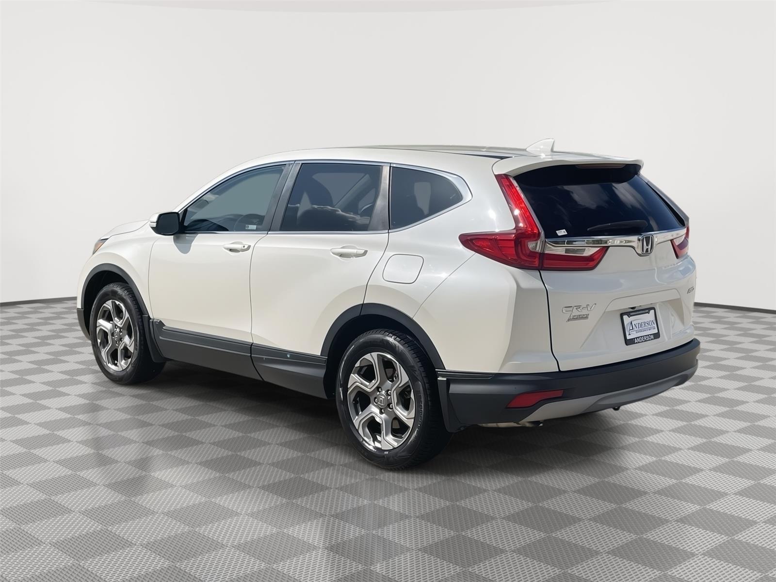 Vehicle photo 9