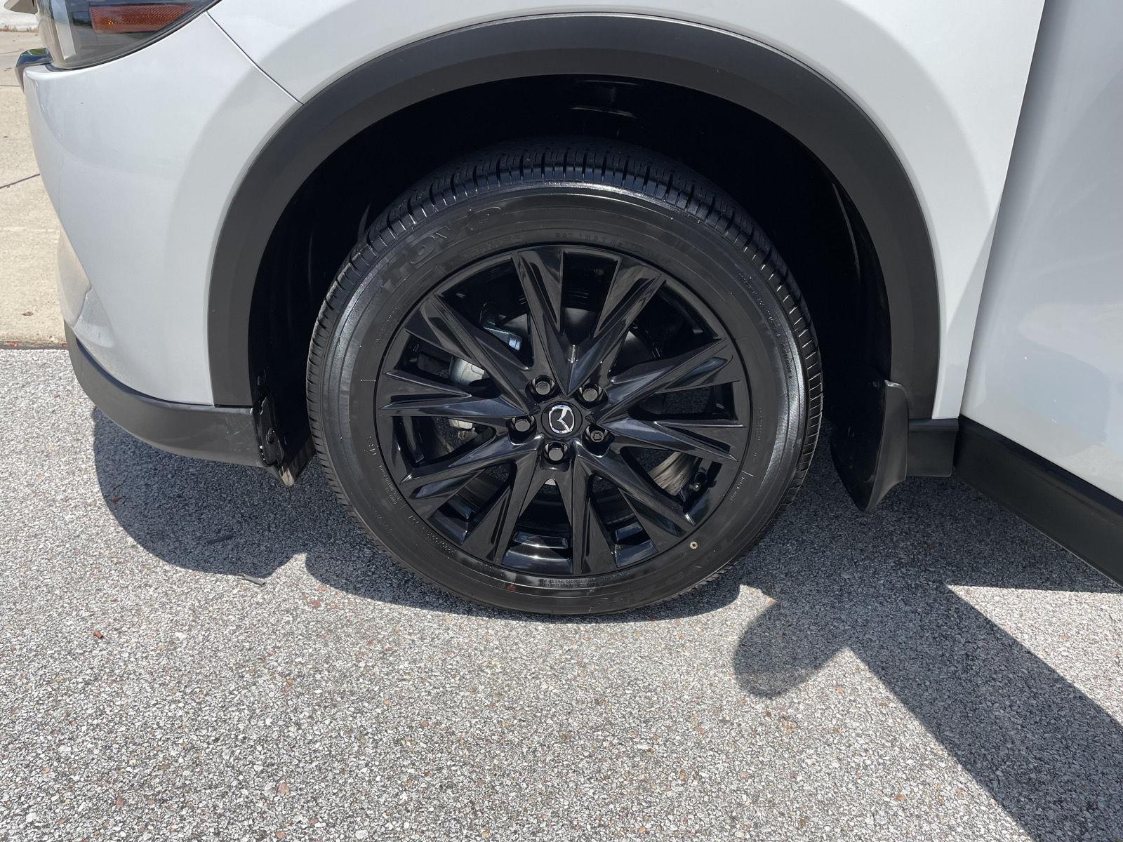 Vehicle photo 10