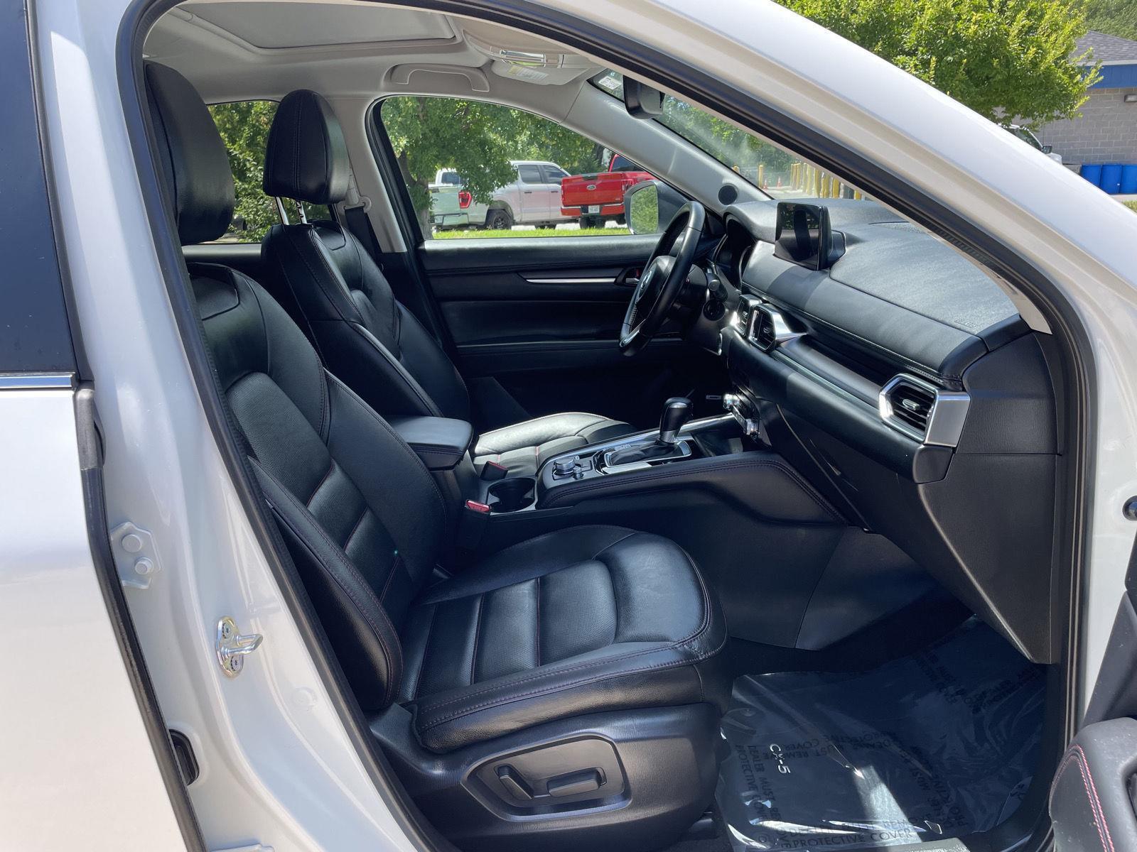 Vehicle photo 19