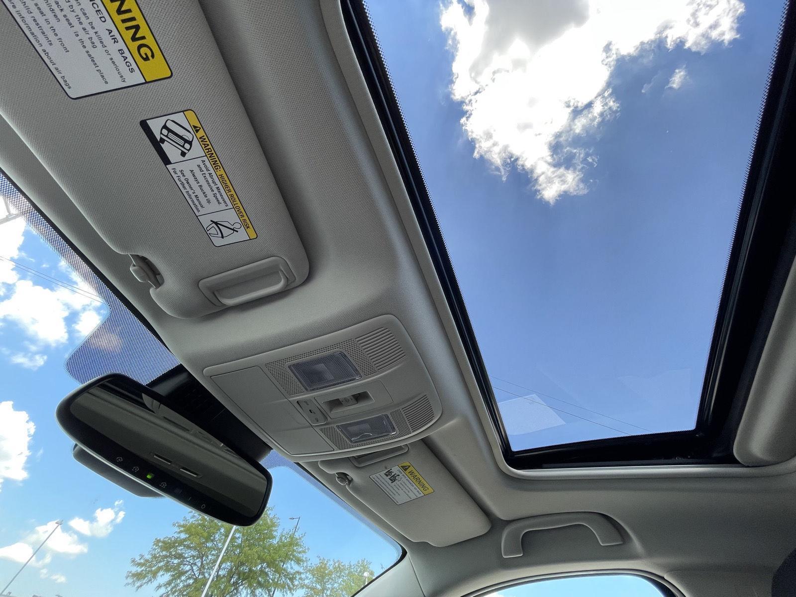 Vehicle photo 21