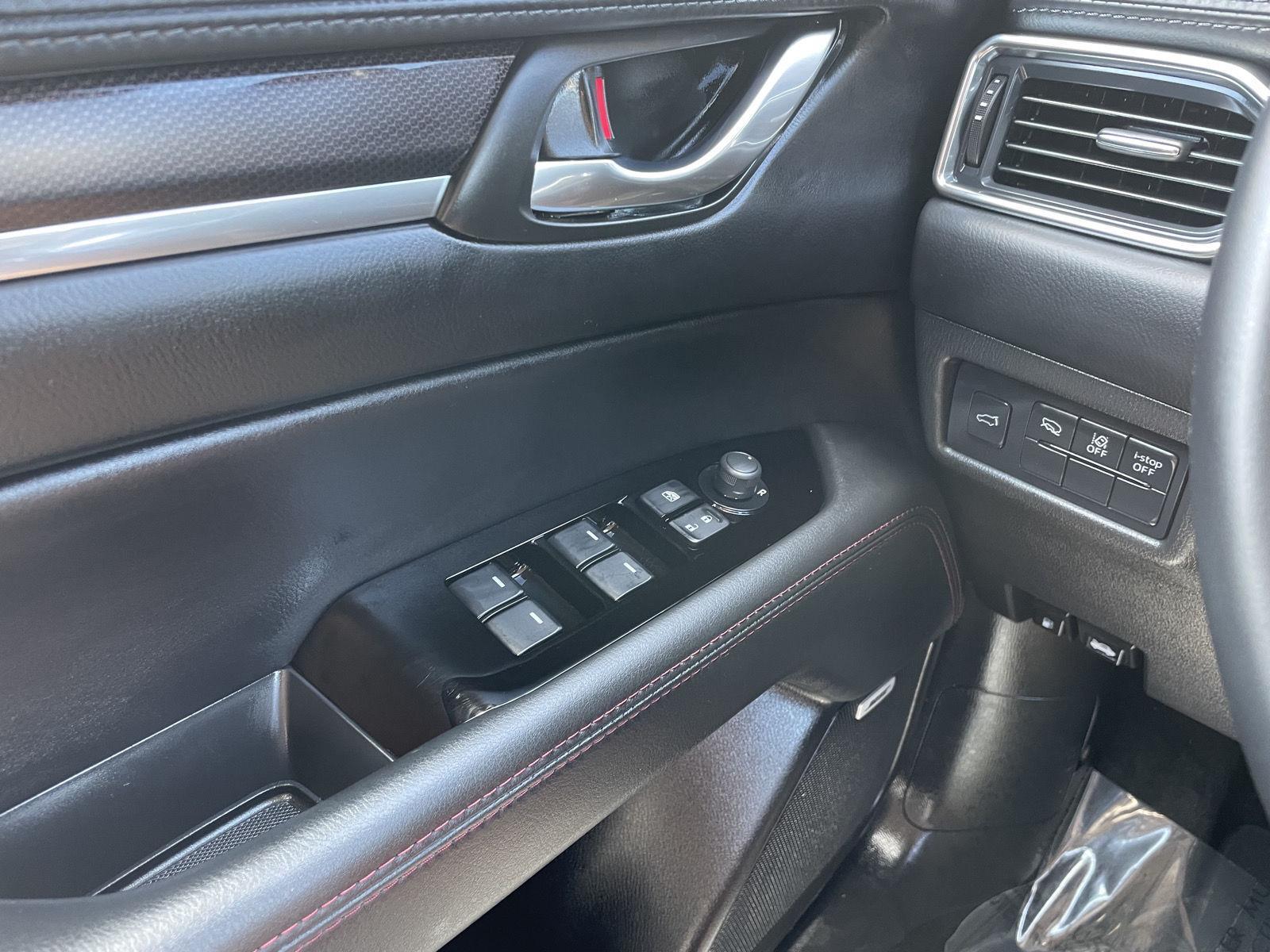Vehicle photo 28