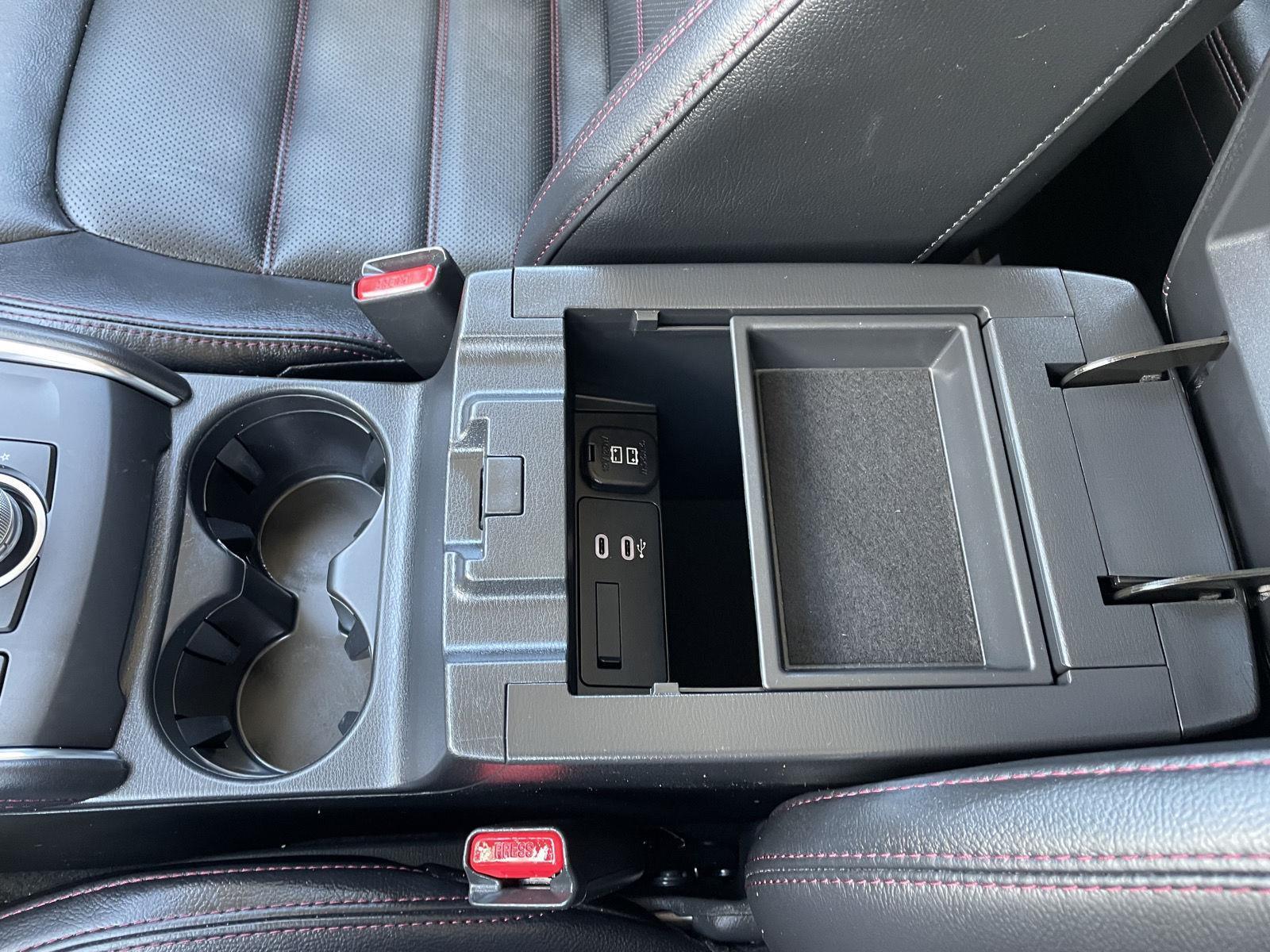 Vehicle photo 30