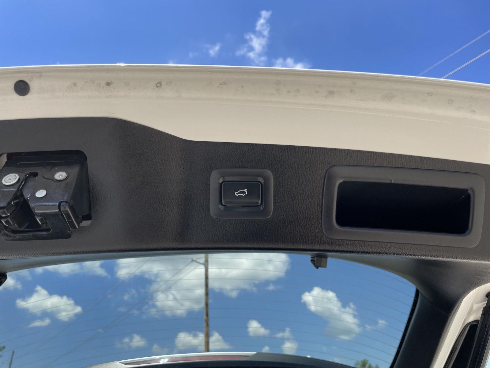 Vehicle photo 35