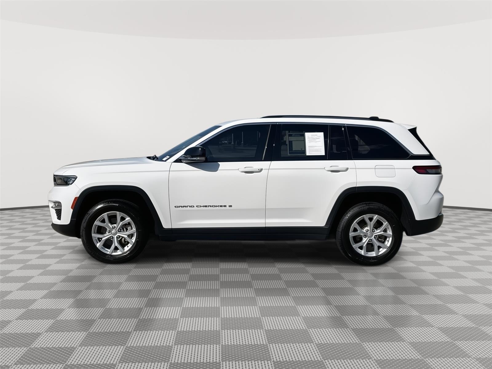 Vehicle photo 2