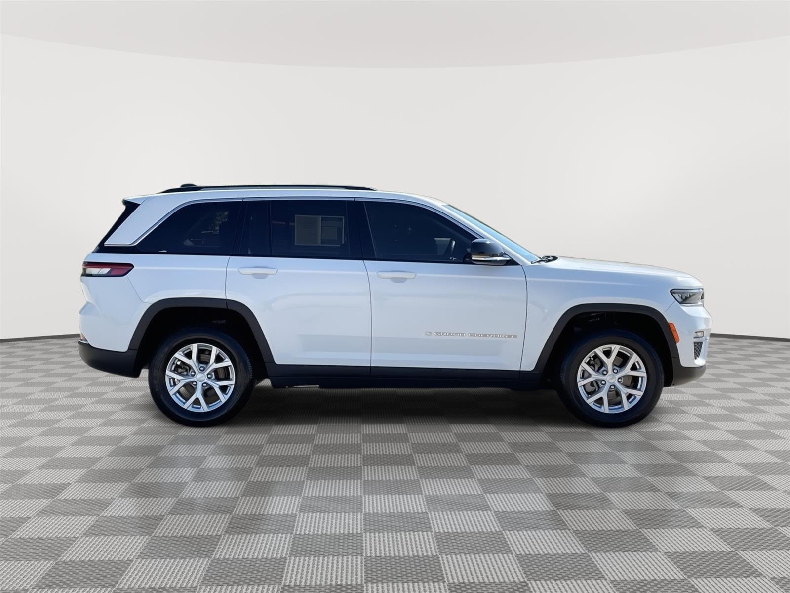 Vehicle photo 6