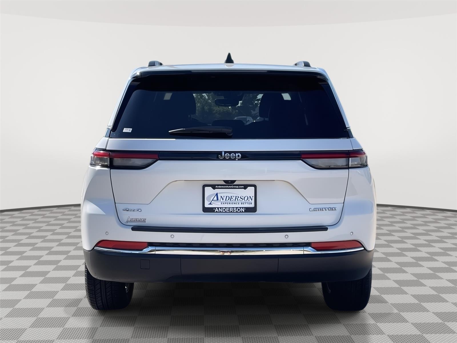 Vehicle photo 8