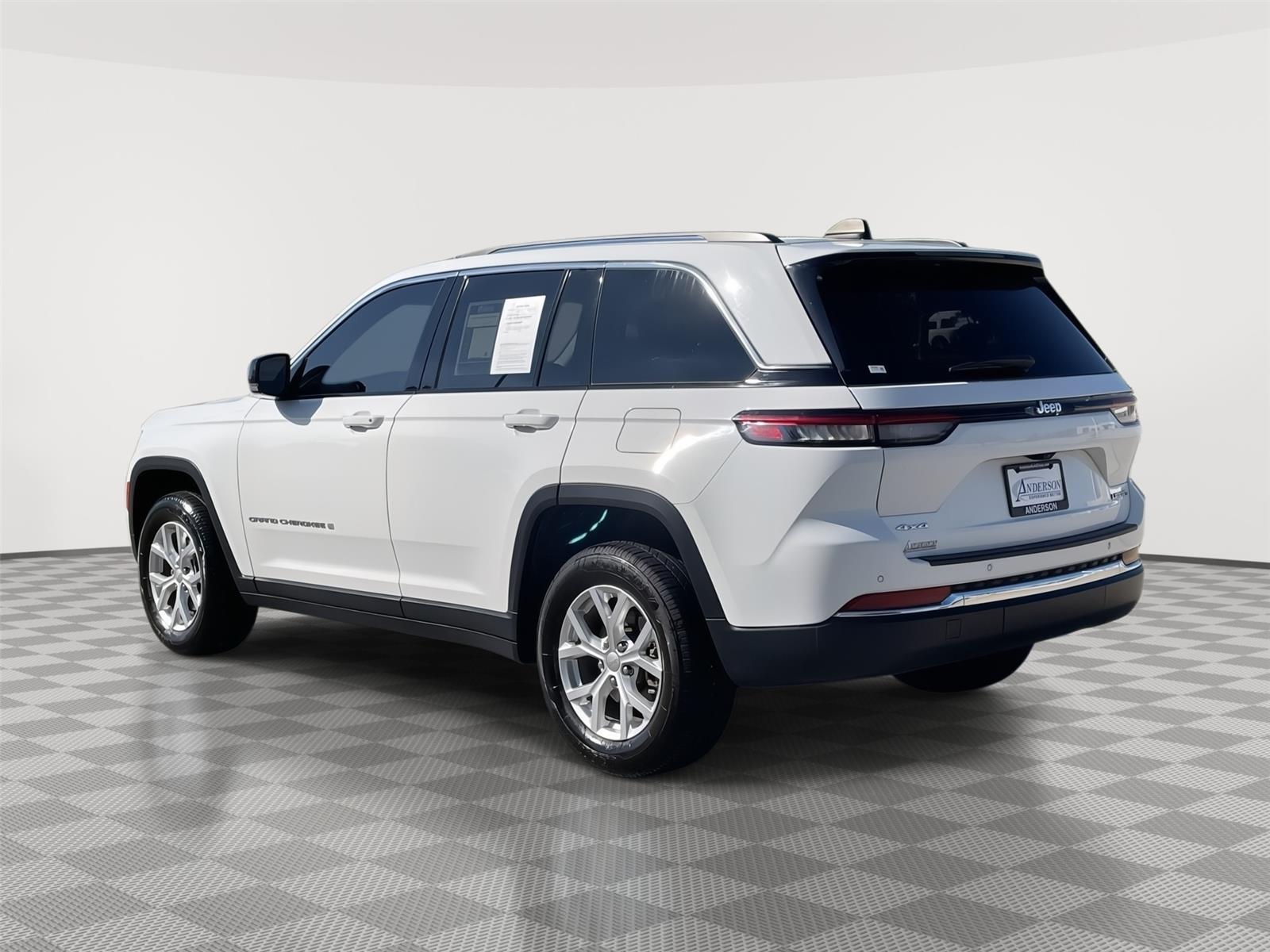 Vehicle photo 9