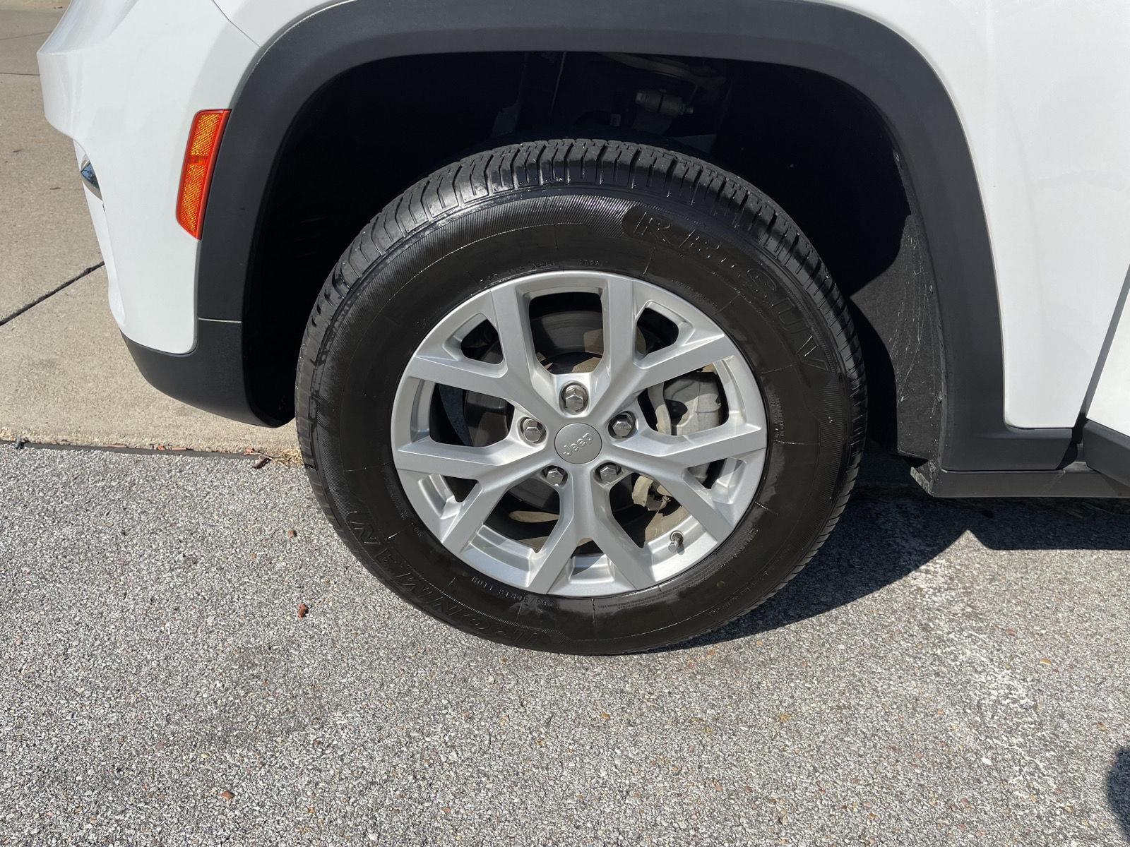 Vehicle photo 10