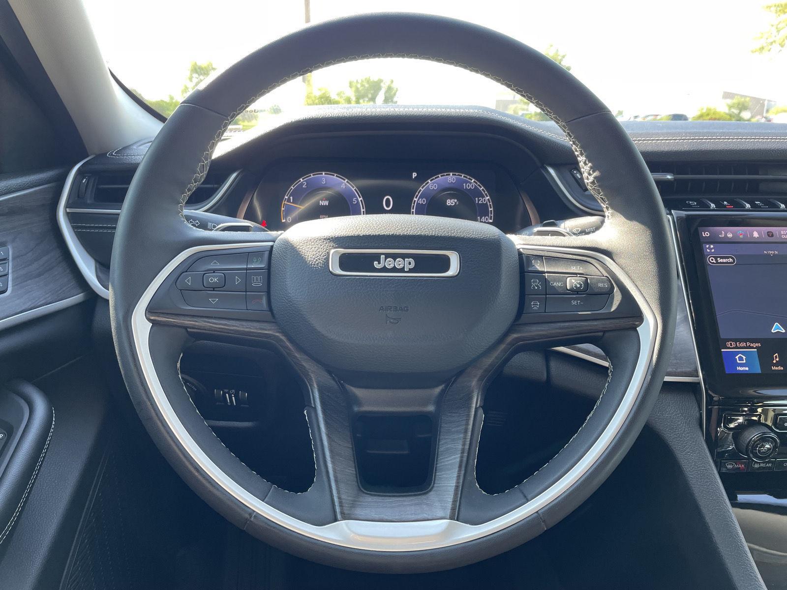 Vehicle photo 12