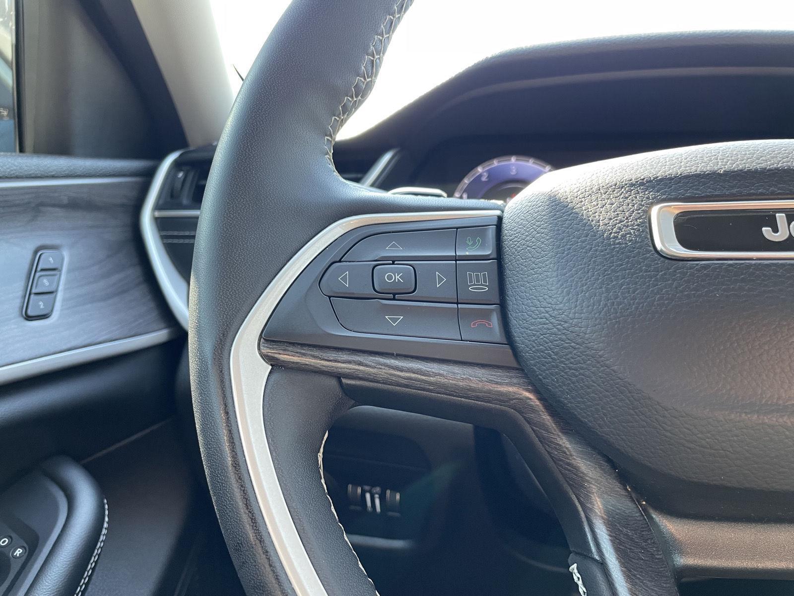 Vehicle photo 13
