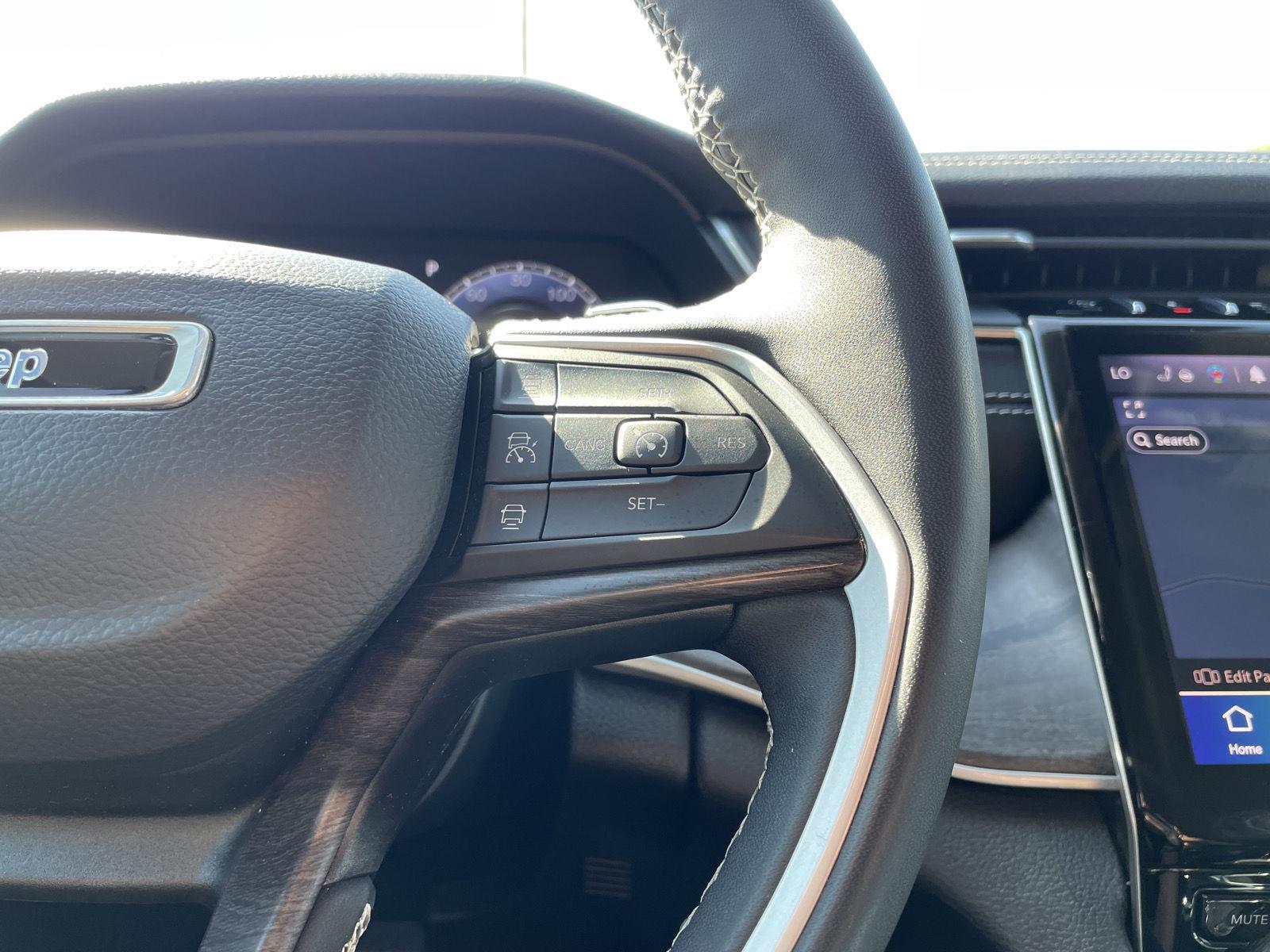 Vehicle photo 14