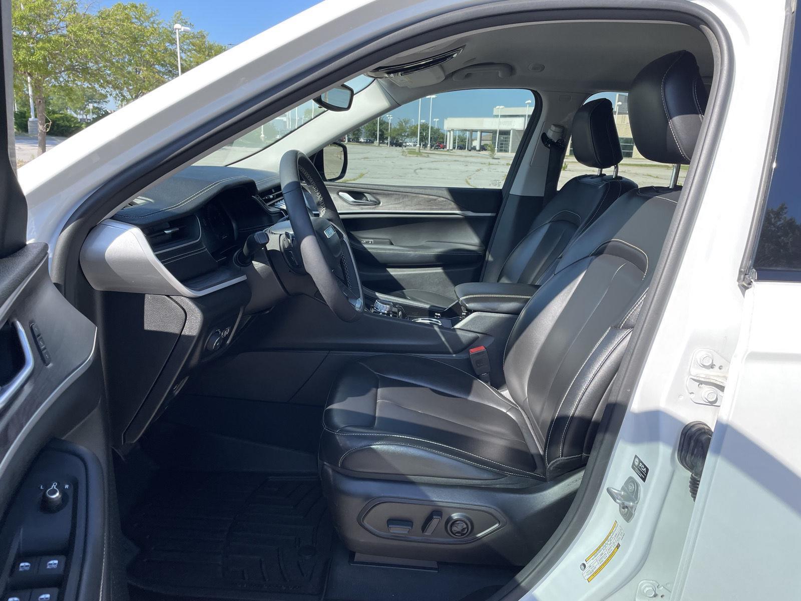 Vehicle photo 17