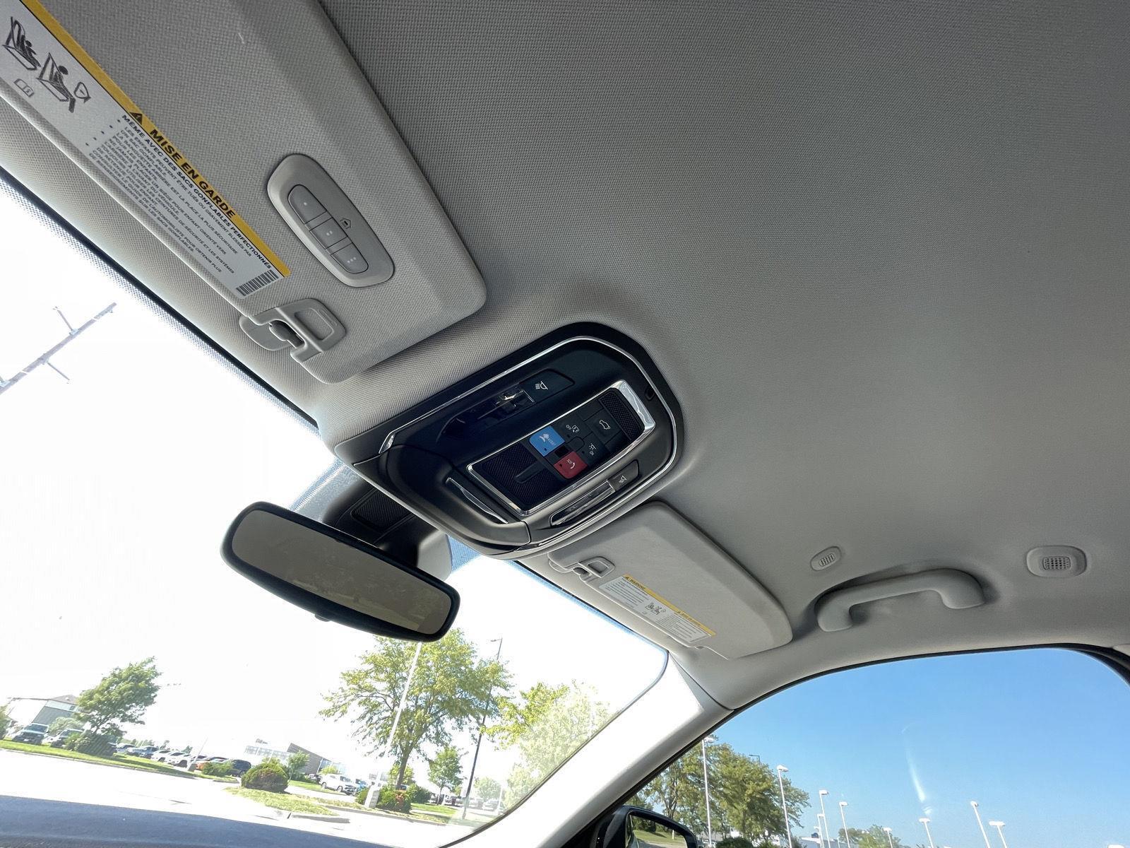 Vehicle photo 21