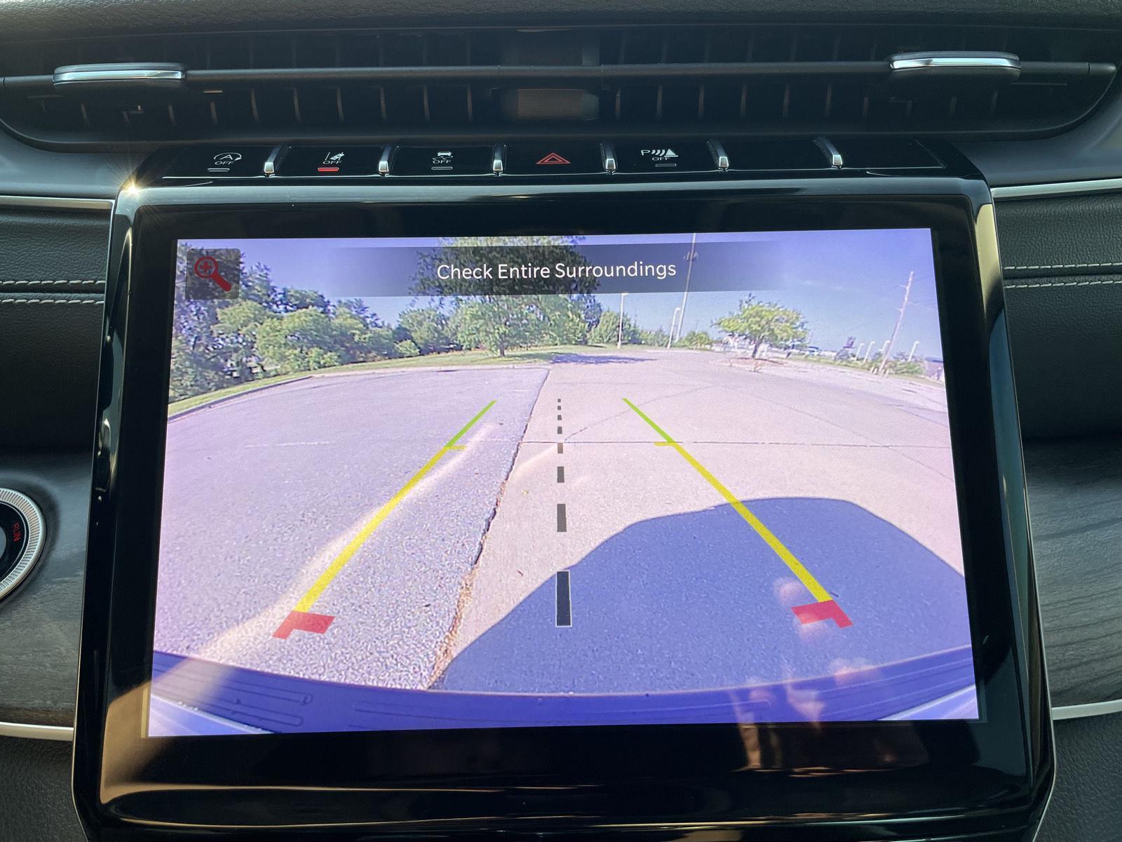 Vehicle photo 23