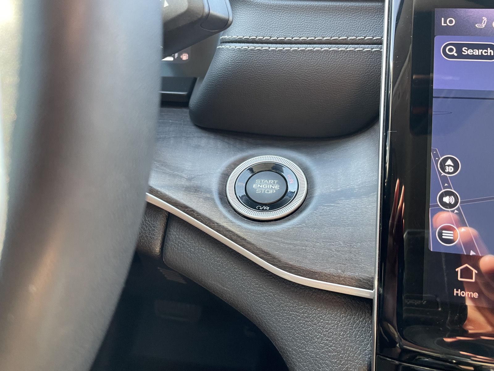 Vehicle photo 25
